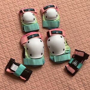 Triple Eight Protective Gear Pad Set Kneesavers, Elbowsavers Pastel Colors SMALL